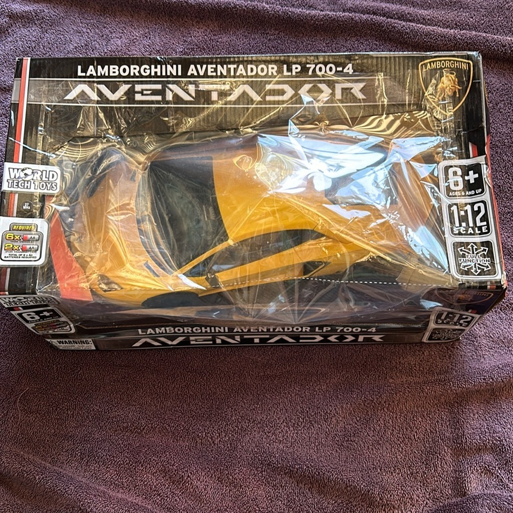 Lamborghini Aventador 1:12 scale Remote Control Car